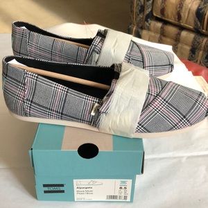 TOMs Alpargata New w/tags and box. Women’s size 8.5